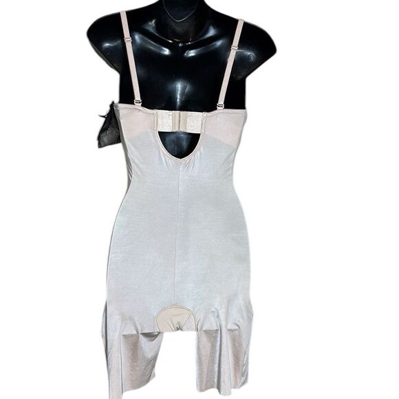 Spanx women’s large suit your fancy convertible strapless mid thigh bodysuit - Picture 8 of 10